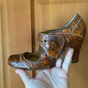 Retro Sunflower Carved High Heels 7.5